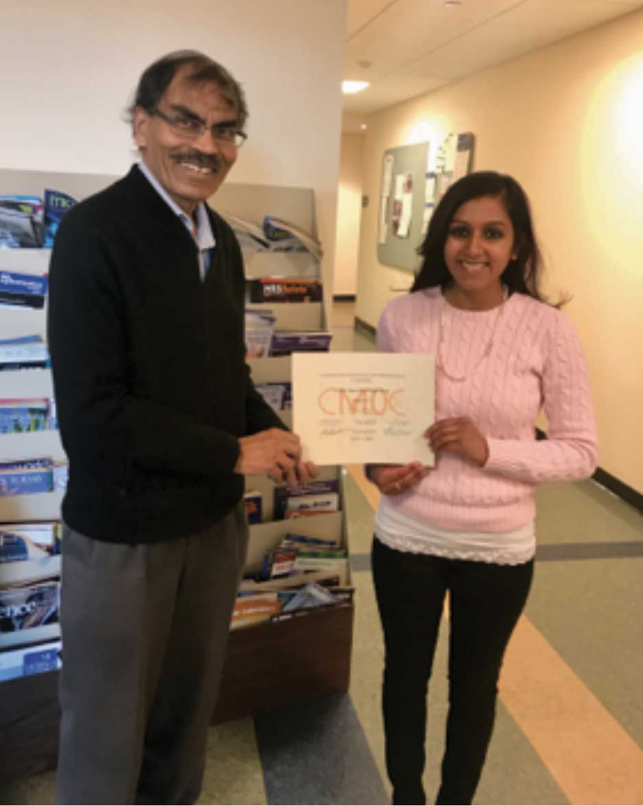 Dr. Faquir Jain (Professor of Electrical & Computer Engineering) presenting MSE Ph.D. Candidate Tulsi Patel the 2018 CMOC Best Oral Paper Prize